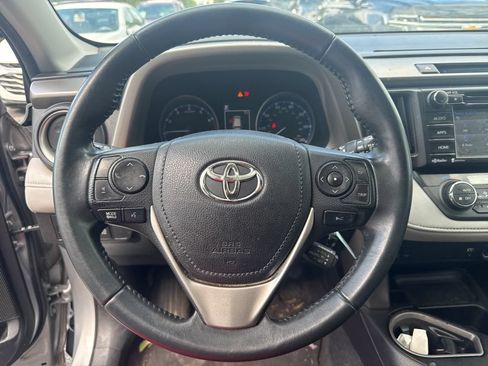 Used 2017 Toyota RAV4 XLE FWD image 33
