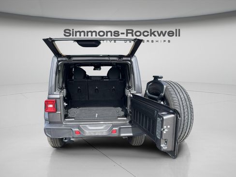 Used 2025 Jeep Wrangler Unlimited Sahara AWD/4WD image 14