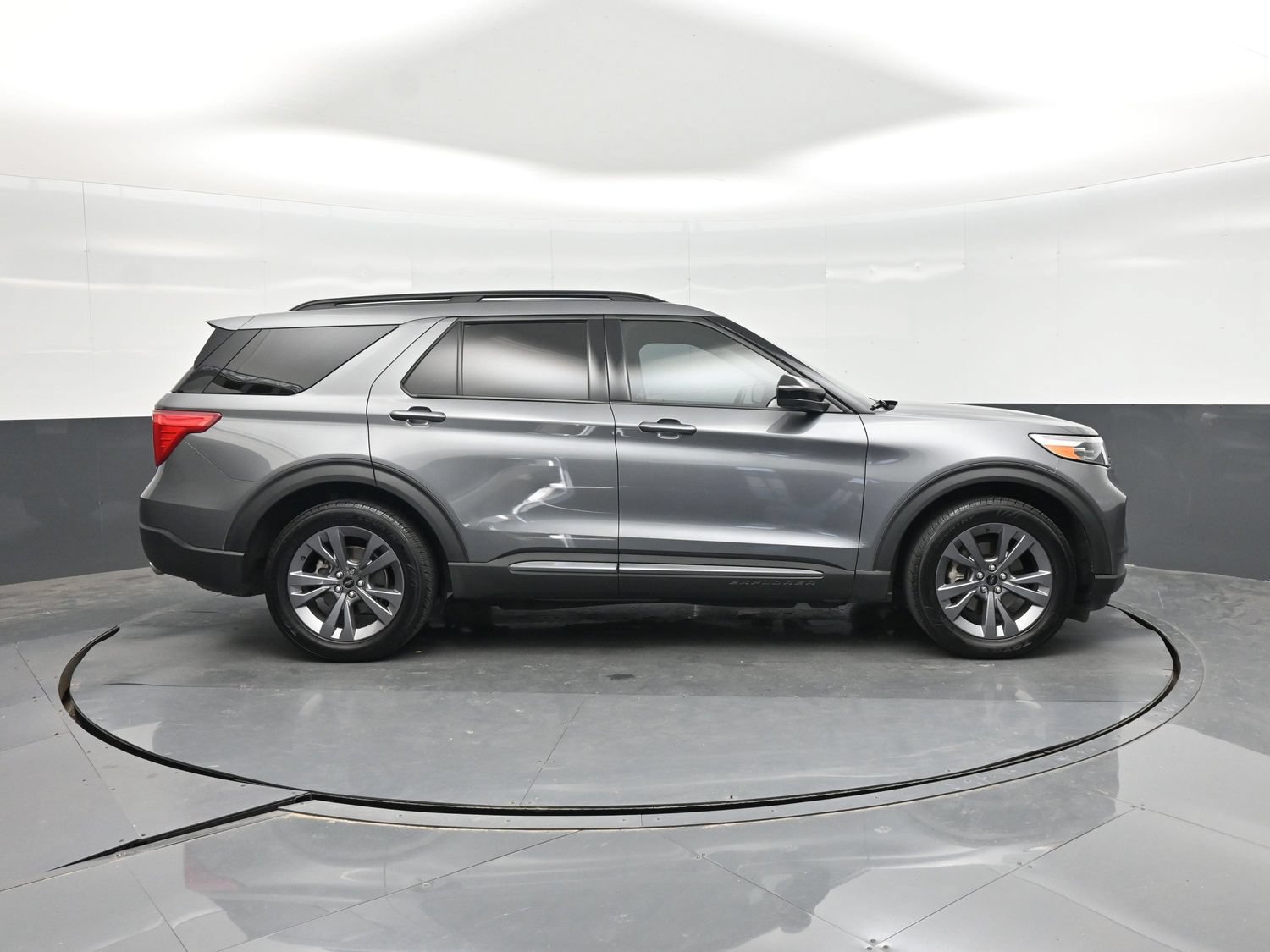 Certified 2023 Ford Explorer XLT w/ Equipment Group 202A RWD image 18