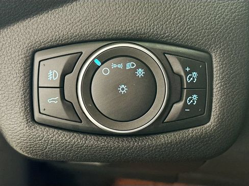 Used 2018 Ford Escape SE w/ SE Sport Appearance Package FWD image 8