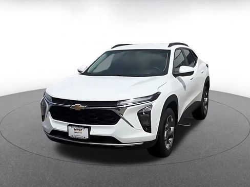 Used 2025 Chevrolet Trax LT w/ LT Convenience Package FWD image 7