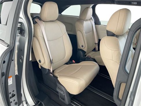 Used 2023 Toyota Sienna XLE image 46