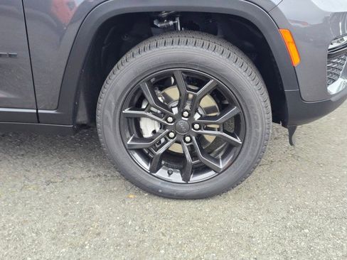 New 2025 Jeep Grand Cherokee Limited image 2