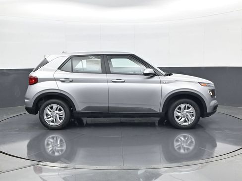 New 2026 Hyundai Venue SE FWD image 4
