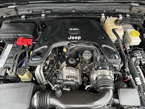 Used 2018 Jeep Wrangler Unlimited Sport S image 18