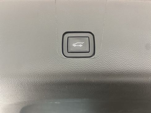 Used 2023 Chevrolet Traverse LT w/ LPO, Floor Liner Package AWD/4WD image 15