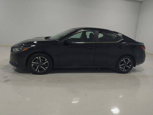 Used 2024 Nissan Sentra SV FWD image 2