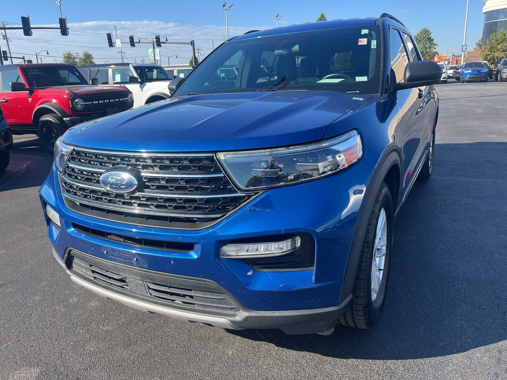 Used 2020 Ford Explorer XLT w/ Equipment Group 202A RWD image 3