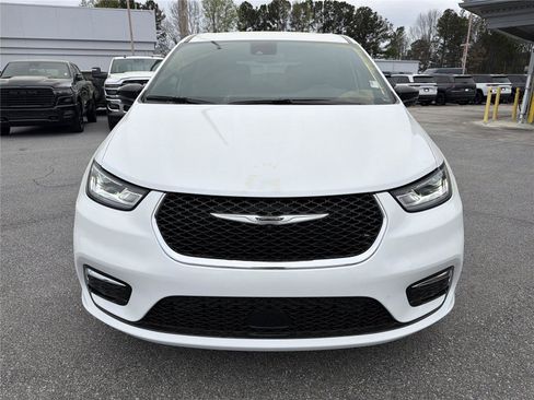 New 2026 Chrysler Pacifica Select FWD image 3