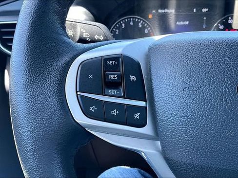 Used 2023 Ford Explorer XLT w/ Equipment Group 202A AWD/4WD image 11