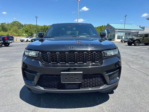 Used 2023 Jeep Grand Cherokee Altitude AWD/4WD image 15