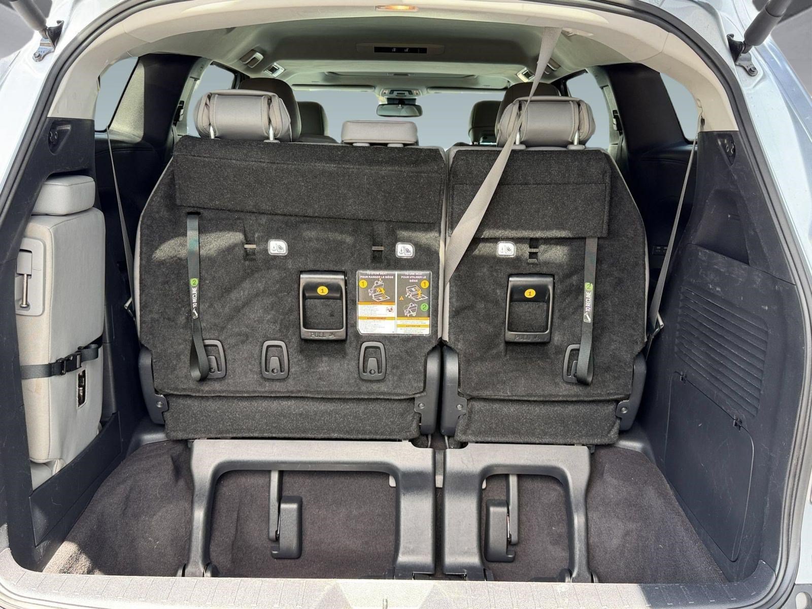 Used 2025 Toyota Sienna XLE FWD image 26
