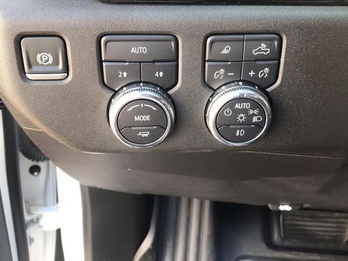 Certified 2025 GMC Sierra 1500 SLT w/ SLT Convenience Package AWD/4WD image 13