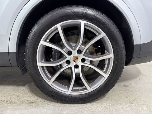 Certified 2025 Porsche Cayenne image 14