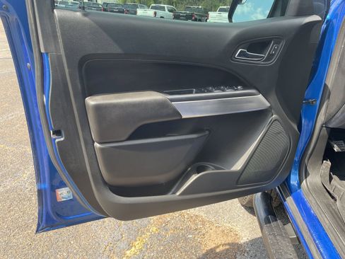 Used 2020 Chevrolet Colorado LT w/ Safety Package image 12