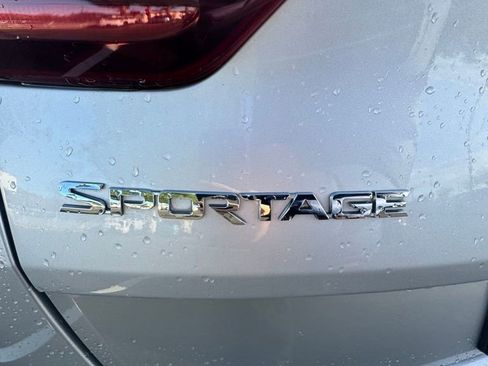 Used 2022 Kia Sportage EX w/ EX Technology Package image 9