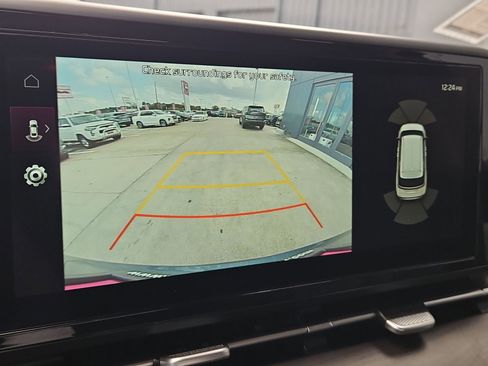 Used 2024 Kia Carnival EX image 26