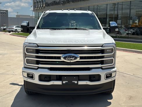 Used 2026 Ford F250 Platinum w/ Platinum Plus Package AWD/4WD image 2