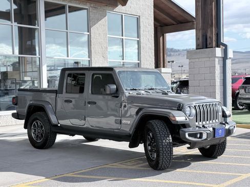 Used 2020 Jeep Gladiator Overland image 2