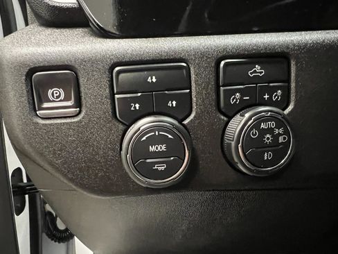 Used 2025 Chevrolet Silverado 2500 LT w/ Convenience Package image 28