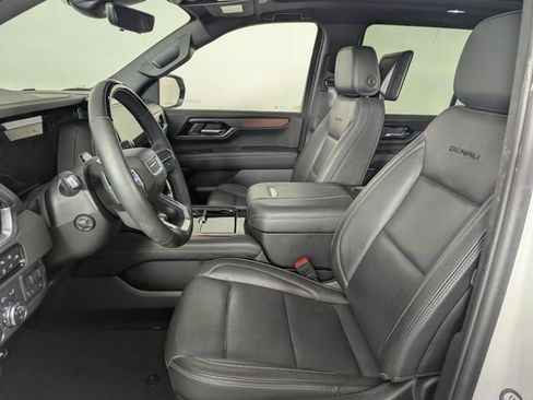 Used 2025 GMC Yukon Denali w/ Denali Reserve Package image 10