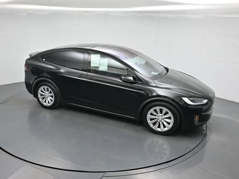 Used 2018 Tesla Model X 75D image 38