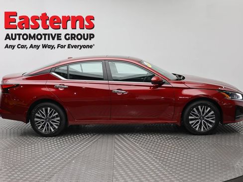 Used 2023 Nissan Altima 2.5 SV w/ SV Premium Package AWD/4WD image 4