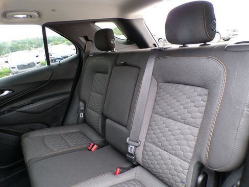 Used 2018 Chevrolet Equinox LT FWD image 16