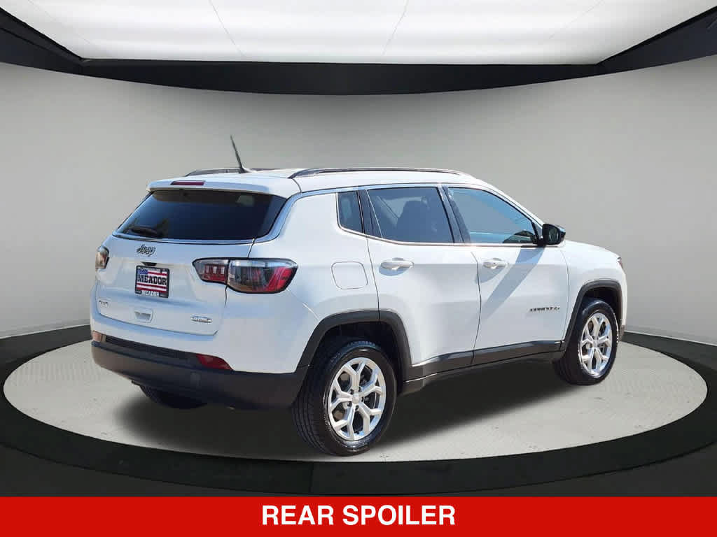 Used 2024 Jeep Compass Latitude AWD/4WD image 7