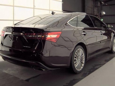 Used 2018 Toyota Avalon Limited w/ Carpet Mat Package FWD image 4