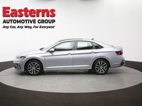 Used 2025 Volkswagen Jetta SE FWD image 58