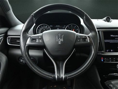 Used 2022 Maserati Levante Modena image 26