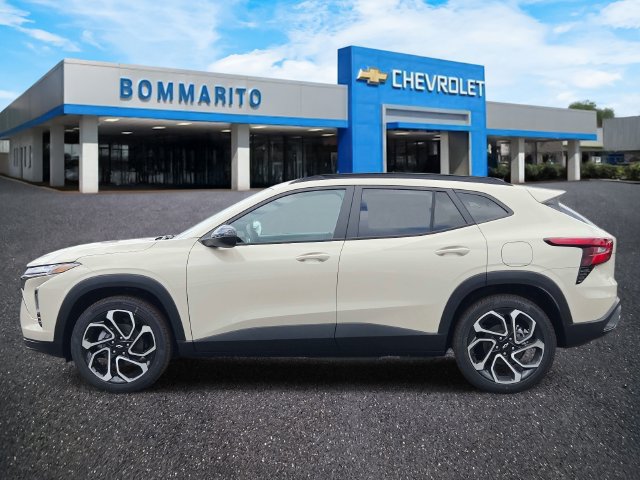 New 2026 Chevrolet Trax RS w/ Sunroof Package FWD image 2