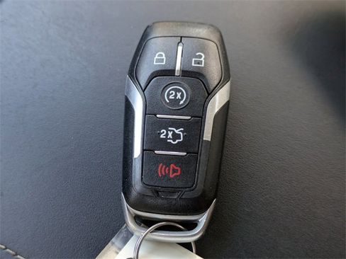 Used 2017 Ford Explorer Platinum image 38