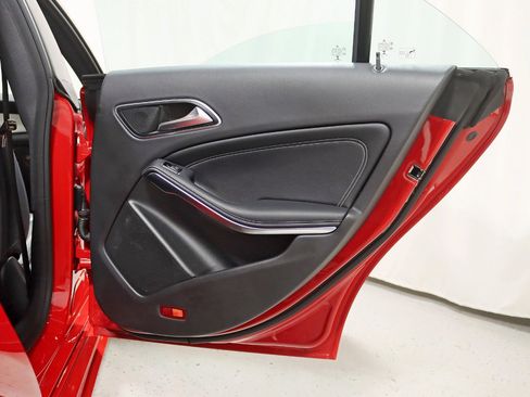Used 2015 Mercedes-Benz CLA 250 4MATIC image 34