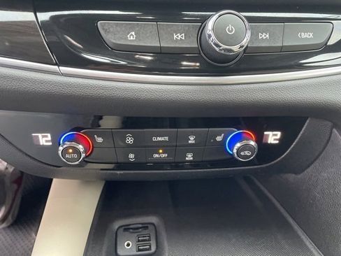 Used 2020 Buick Enclave Essence image 21