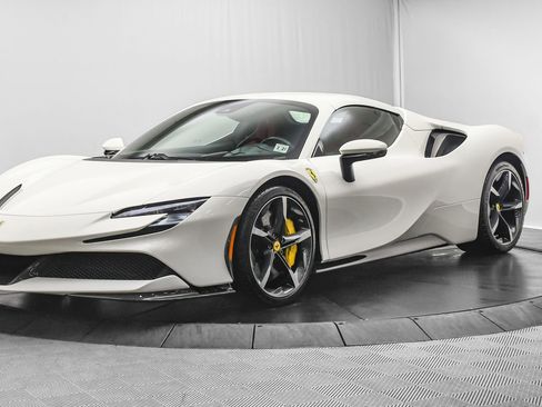 Used 2022 Ferrari SF90 Spider image 58