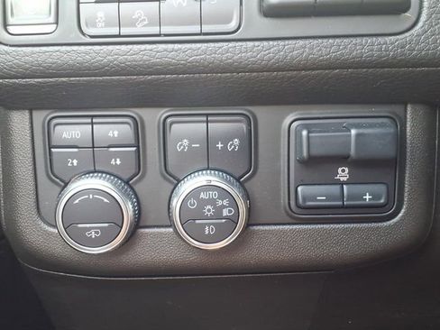 Used 2021 GMC Yukon Denali w/ Denali Ultimate Package AWD/4WD image 29