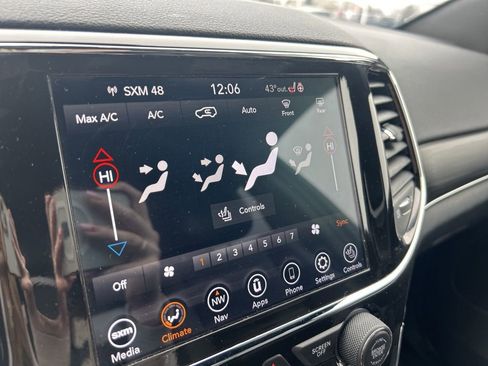 Certified 2021 Jeep Grand Cherokee Limited w/ Premium Lighting Group image 19