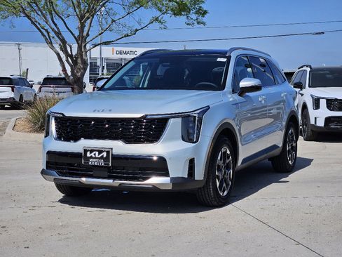 New 2026 Kia Sorento S image 2