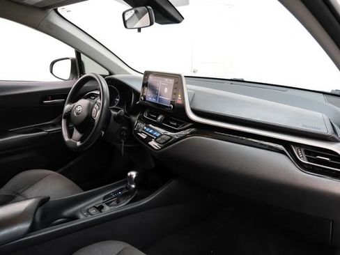 Used 2020 Toyota C-HR LE FWD image 12