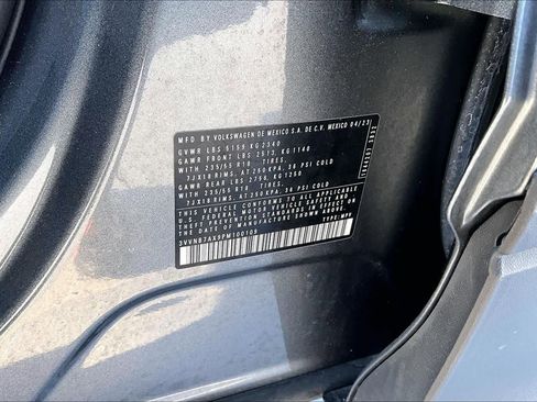 Used 2023 Volkswagen Tiguan SE w/ Panoramic Sunroof Package image 32