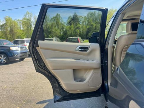 Used 2013 Nissan Pathfinder Platinum w/ Platinum Premium Pkg image 11