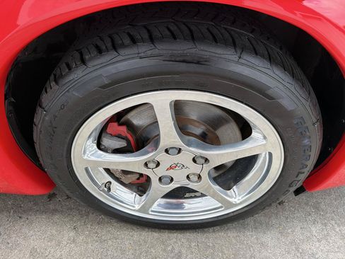 Used 2000 Chevrolet Corvette Convertible w/ Performance Handling Pkg RWD image 18