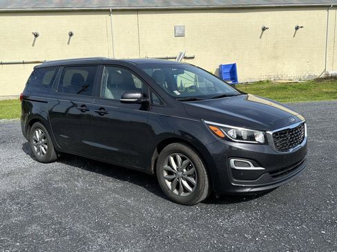 Used 2020 Kia Sedona EX FWD image 2