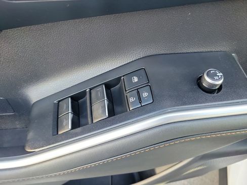 Used 2022 Toyota Highlander Bronze Edition image 22