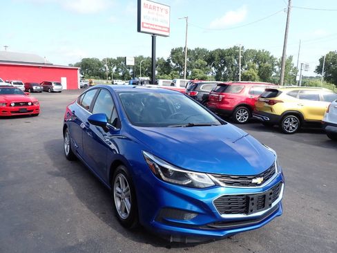 Used 2017 Chevrolet Cruze LT w/ Convenience Package FWD image 1