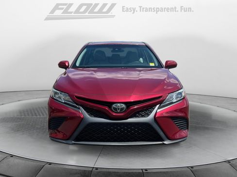 Used 2018 Toyota Camry SE w/ Moonroof Package FWD image 3