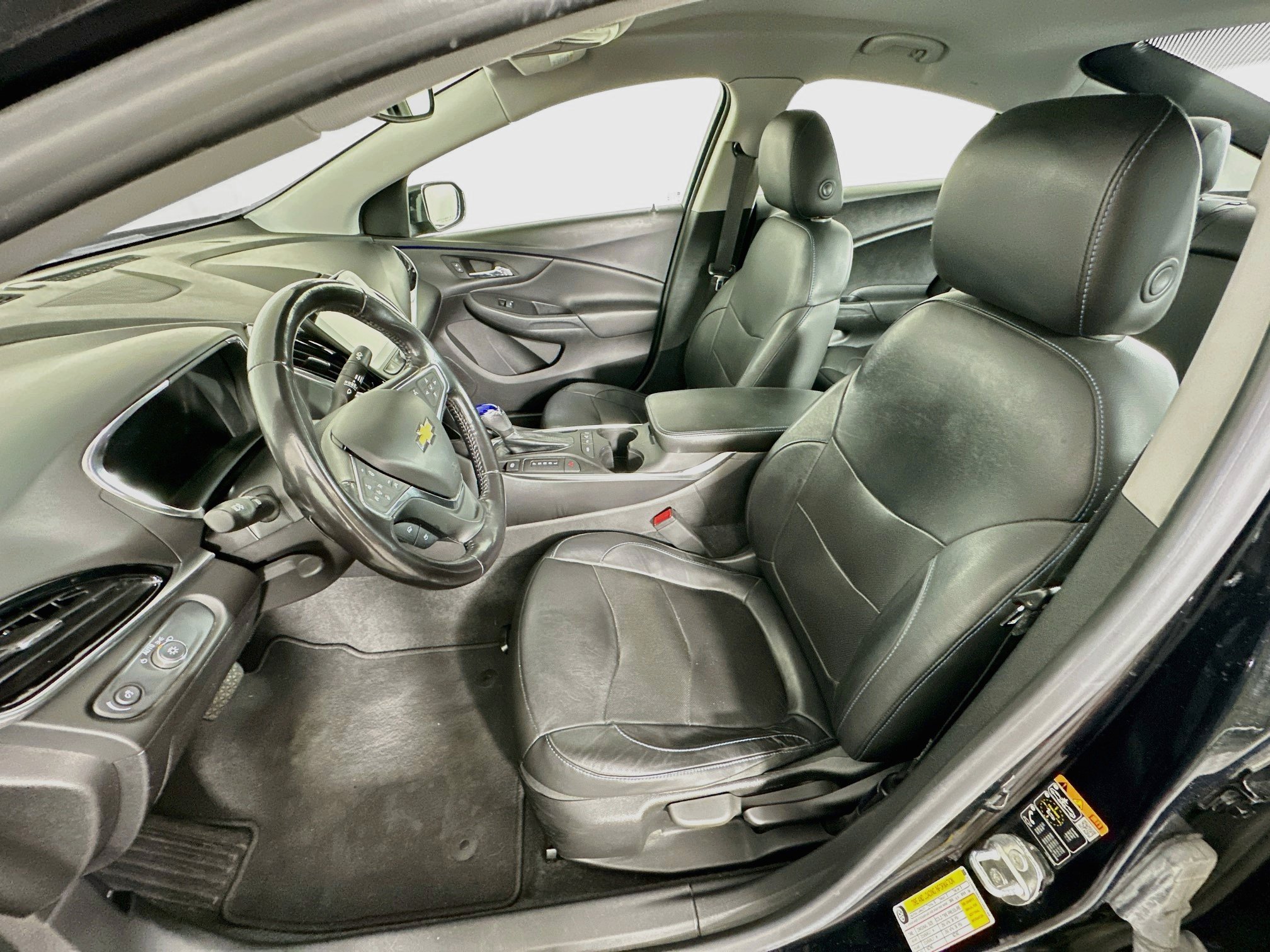 Used 2018 Chevrolet Volt Premier w/ Driver Confidence Package FWD image 13