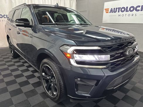 Used 2024 Ford Expedition Limited AWD/4WD image 3